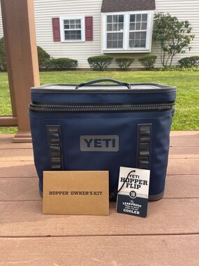 YETI Hopper Flip 18- Navy Blue Soft Cooler